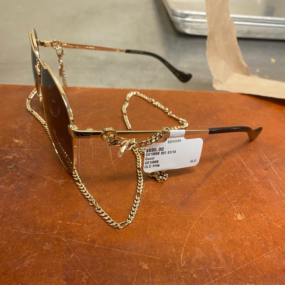 GUCCI aviator sunglasses WITH matching necklace!